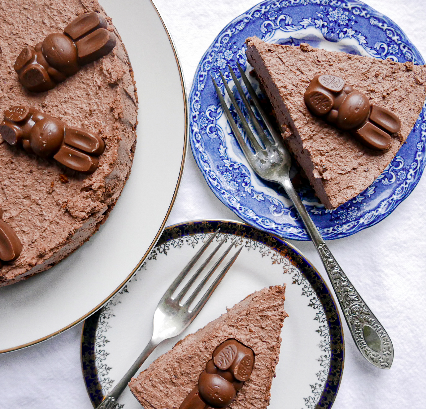 no bake chocolate cheesecake with KitKat bunnies - Cook Simply