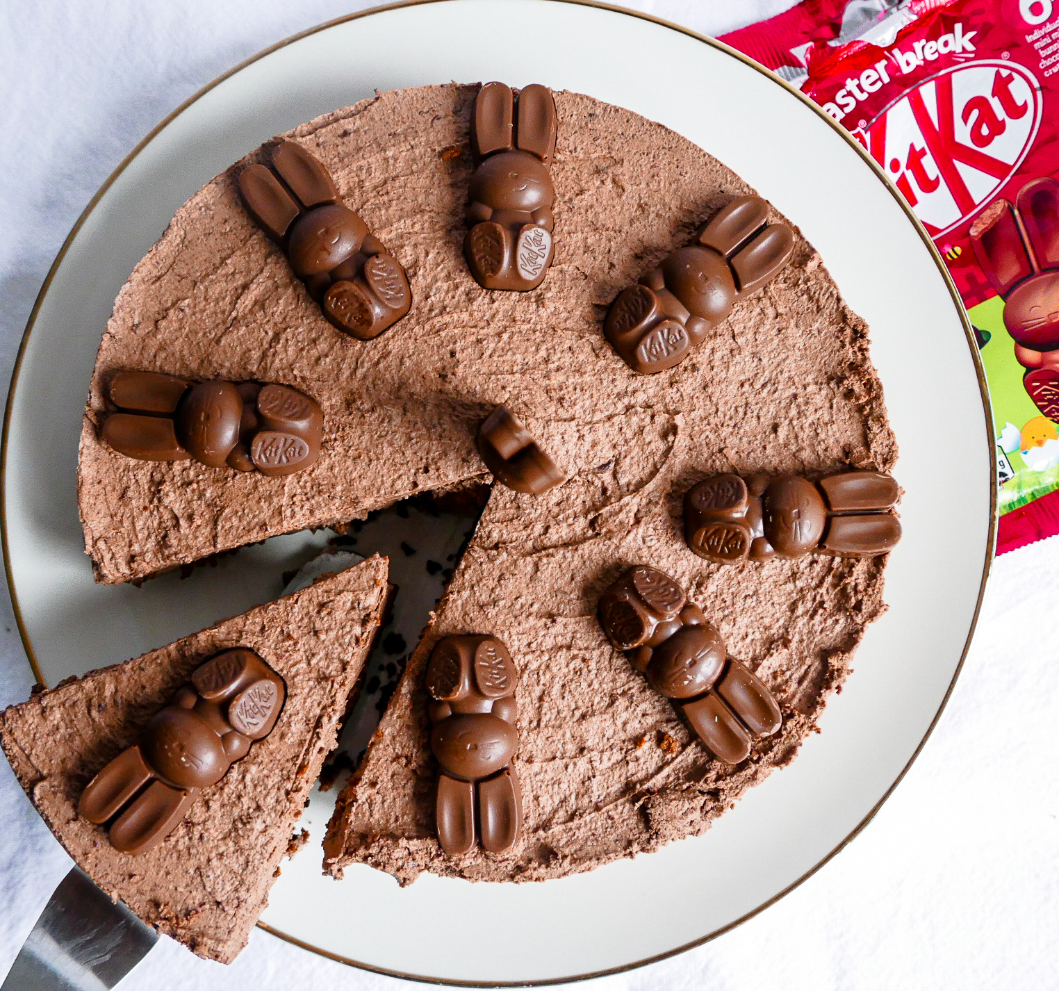 No bake chocolate cheesecake with chocolate bunnies - Cook Simply