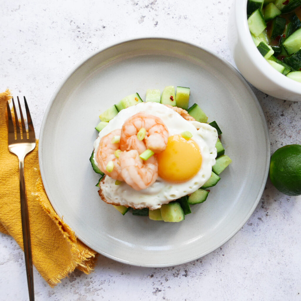 riz ami aux crevettes épicées avec du concombre cuisiner simplement