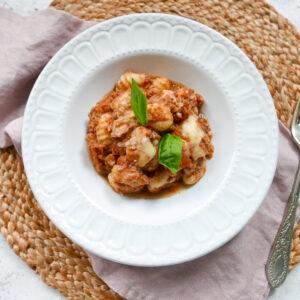 slow cooker bolognese with gnocchi and basil - cook simply
