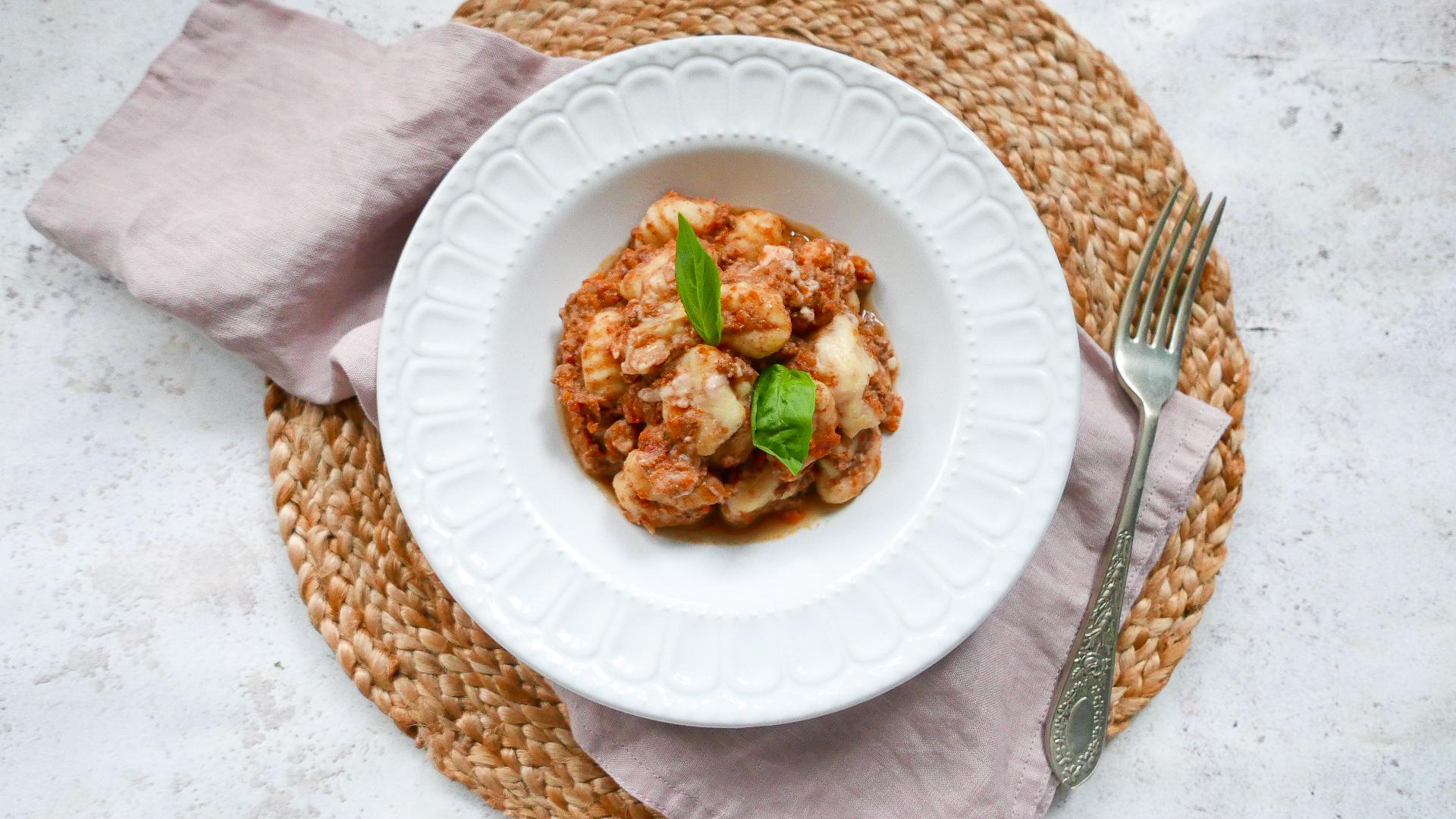 slow cooker bolognese with gnocchi and basil - cook simply