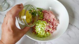Minced chicken with leek, ginger and spring onions - Cook Simply