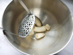 mashing bananas - Cook Simply