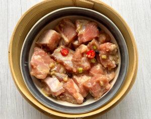 Spare ribs in bamboo steaming basket - Cook Simply