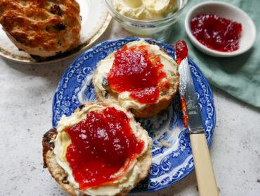 Sultana scones with strawberry jam and clotted cream - Cook Simply