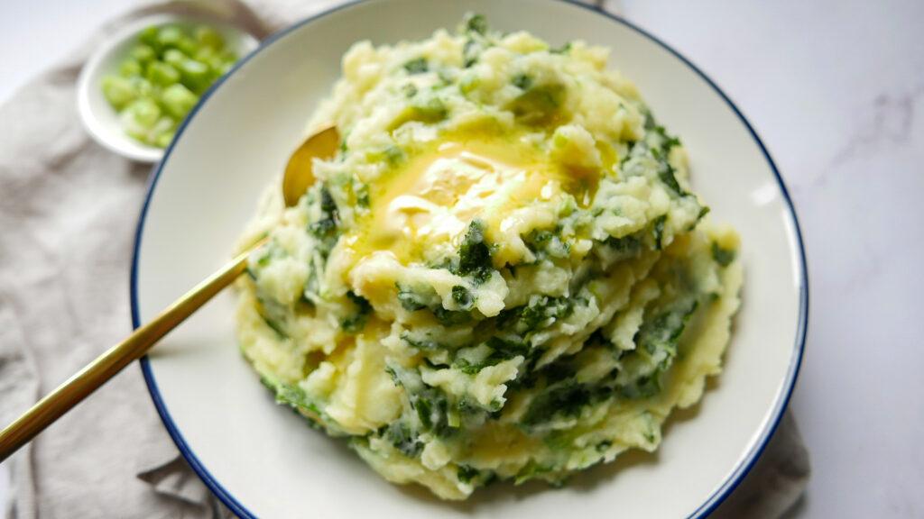 Creamy Irish mashed potatoes with cabbage (colcannon recipe)